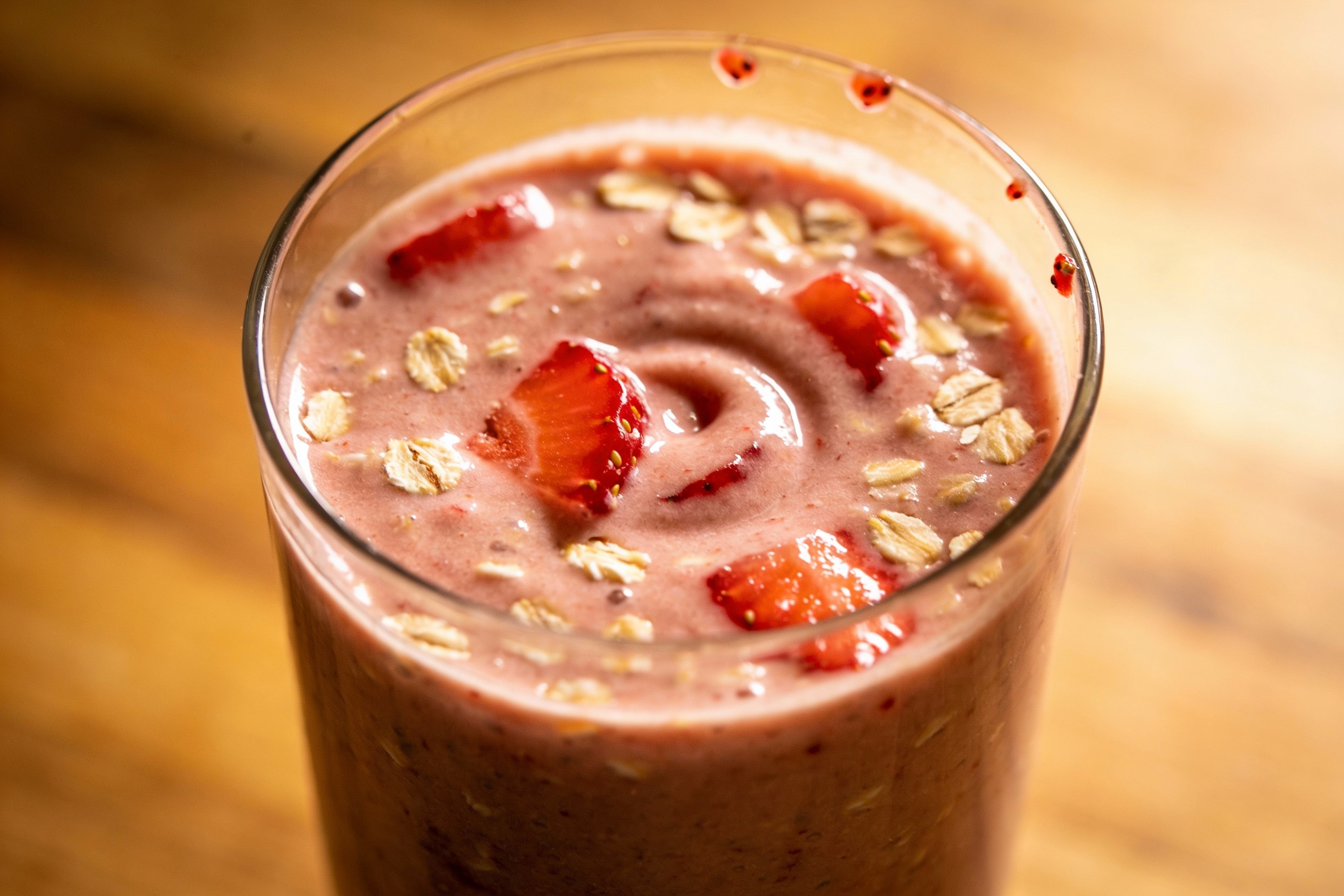 Strawberry Oat Smoothie That Won’t Turn Watery
