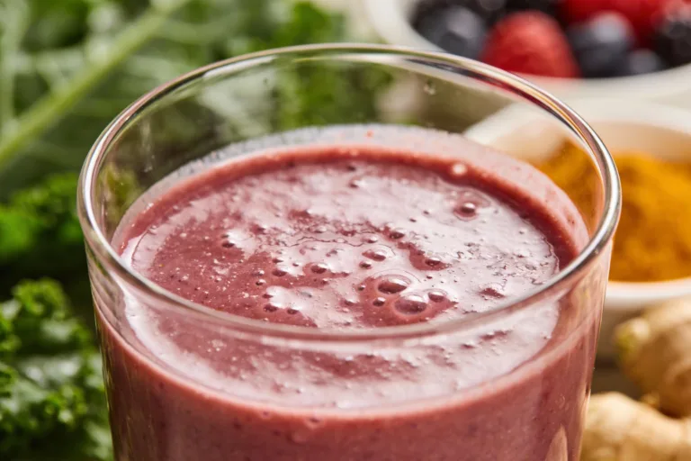 6 Anti-Inflammatory Smoothies Made With Simple Whole Foods You’ll Crave Daily