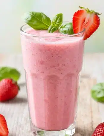Dreamy Strawberry Basil Smoothie That Tastes Like Spring in a Glass